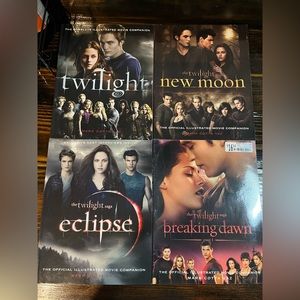 Twilight Saga Illustrated Movie Companion Set